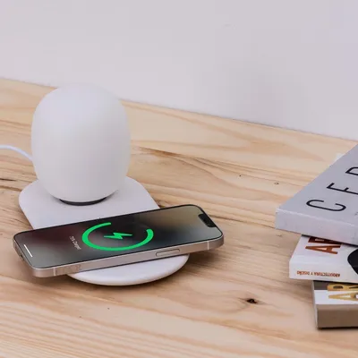 Produktbild von RUBBI Tischleuchte mit kabelloser Ladefunktion für Mobiltelefone, 8,5 cm Höhe
