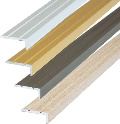 Produktbild von Dalsys Treppenkantenprofil selbstklebend 135cm x 25mm x 20mm aus Aluminium, Bodenprofil für Treppenwinkel Champagner