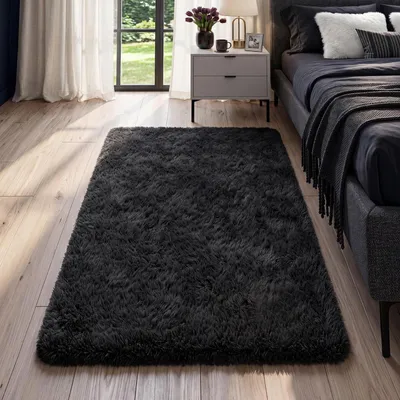 Zdjęcie produktu dla Miękki, puszysty dywan o wysokim włosiu, idealny do salonu lub sypialni, chodnik 60x100 cm, kolor czarny