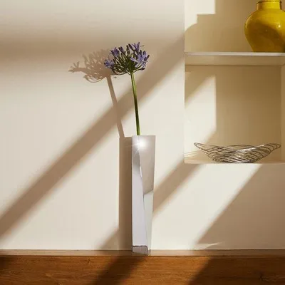 Productafbeelding van Famanu bloemenvazen: elegant design, roestvrij staal, glanzend