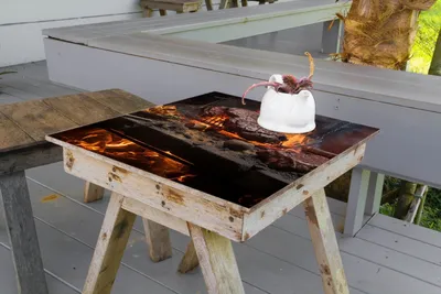 Produktbild von Wallario selbstklebende Möbelfolie/ Tischdecke für Innen und Außen, Größe: 100 x 100 cm - Urige Grillkunst: Steakschmiede