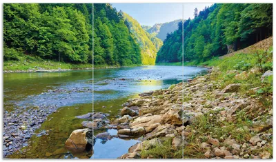 Produktbild von Wallario Herdabdeckplatte aus Glas, Größe 90 x 52 cm 3-teilig, Motiv Fluss in den Bergen an steinigem Ufer