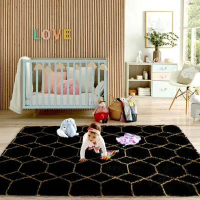 Image de Tapis à poils longs, dimensions 150x210 cm, noir et or, lavable, idéal pour le salon