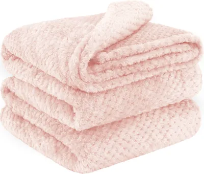 Produktbild von DOMAREX Warmer Weihnachtsplaid 150x200 cm – Weiche, Dicke Mikrofaser-Überwurfdecke mit festlichem Design, pflegeleicht & langlebig, Sofa & Bett - rosa
