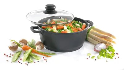Image de Karl Krüger 22024TH Casserole en fonte d'aluminium avec couvercle en verre et thermogrips, 24 cm