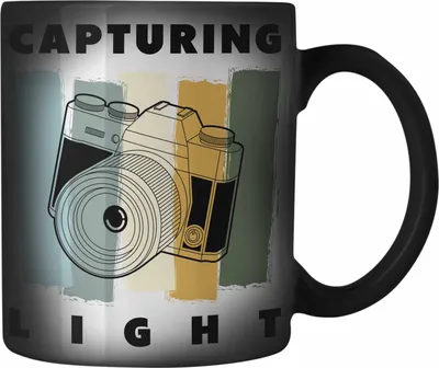 Produktbild von Trendation - Fotograf Farbwechsel Zauber-Tasse Zubehör Fotografie Geschenk Fotografieren Karabiner Farbwechsel Zauber-Tasse Edelstahl Geschenkideen Lustige Grafik (Schwarz)