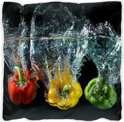Produktbild von Wallario Premium Kissen, weiche Oberfläche, mit Motiv Paprika-Mix - frische Paprika in rot, gelb und grün im Wasser, Größe: 40 x 40 cm, mit weißer Rückseite