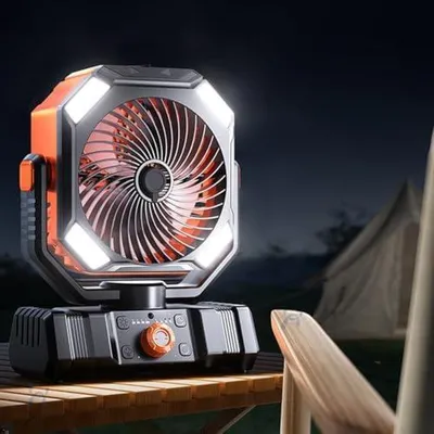 Produktbild von Campingventilator mit Sprühnebel und LED-Licht, tragbarer wiederaufladbarer Ventilator, für Reisen, Strand, Büro, 10.000 mAh Akku (orange)