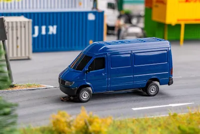 Obrázek produktu pro Faller 161438 H0 MB Sprinter dodávka (HERPA) Éra V