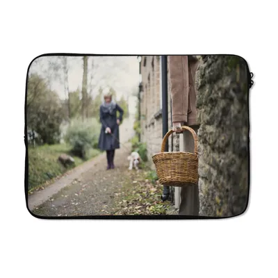 Produktbild von MuchoWow® Laptop Hülle 13 Zoll Frau - Hund - Korb - Herbst Laptoptasche - Laptophülle - Sleeve - Rundumschutz