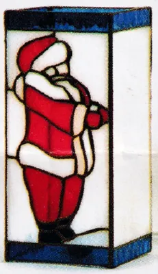 Weihnachtsmanns auf einer Tiffany-Lampe. Der Weihnachtsmann ist in Rot und Weiß gekleidet.