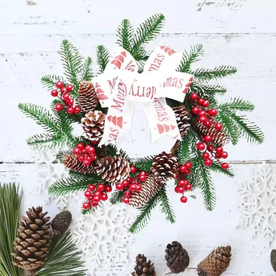 Produktbild von Kunststoff-Weihnachtskranz mit roten Beeren zur Dekoration