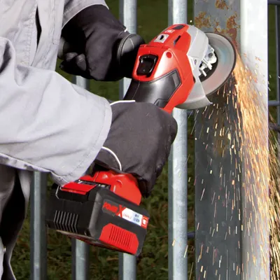 Produktbild von Einhell Akku-Winkelschleifer TE-AG 18 Li Kit, 18V, 8500 U/min, 11,5 cm Schleifscheibe, Power X-Change System, Aluminium, Schwarz/Rot, 2,26 kg, Schutzhaube, Ladestation, Softstart, Wiederanlaufschutz, Transportkoffer, für Schleif- und Trennarbeiten, 4431113