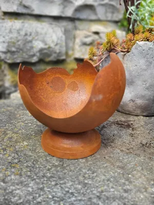Productafbeelding van Edelroest golfschotel op voet. Edelroest golfschotel op voet - hoogte = 20 cm