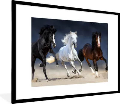 Produktbild von MuchoWow® Gerahmtes Poster Pferde - Tiere - Sand 80x60 cm - Poster mit Schwarzem Bilderrahmen Wandposter Rahmen Foto Bilder - Schlafzimmer-Dekorationen - Fotoposter