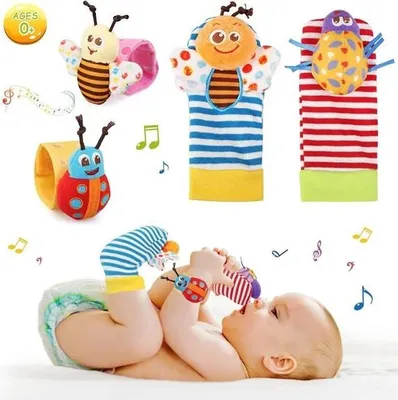 Produktbild von 4-teiliges Babyrassel-Set, Lernspielzeug für Babys von 0–12 Monaten, inklusive Handgelenk- und Socken-Set.
