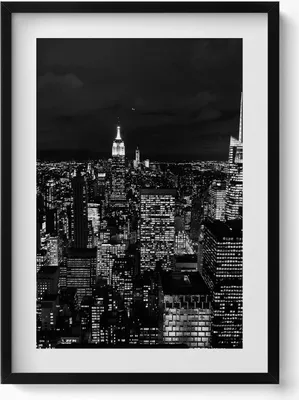 Produktbild von Schwarz-weißes Stadtbild bei Nacht– Wandbild mit Rahmen – Gerahmtes Bild  – Wanddekoration – 50x70 cm –  Schwarz Rahmen