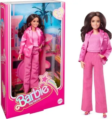 Produktbild von Barbie-Sammelpuppe zum Spielfilm, Gloria in dreiteiligem pinken Hosenanzug mit Riemchen-Absatzschuhen und goldenen Ohrringen