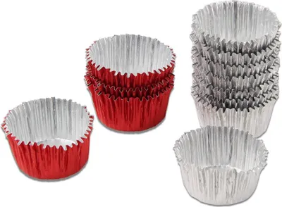 Produktbild von Dr. Oetker Pralinenförmchen Ø 3 cm, Förmchen aus Aluminium für köstliche Pralinen oder Trüffeln, einfaches Befüllen und Herauslösen, hohe Flexibilität, (Farbe: rot, silber), Menge: 30 Stück