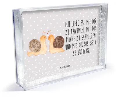 Produktbild von Mr. & Mrs. Panda Fotorahmen Schnecken Liebe - Grau Pastell - Geschenk, Bilderrahmen, Freundin, Acryl-Bilderrahmen, Paar, Pärchen, dekoartikel, Ehe, Träume, Fotohalter