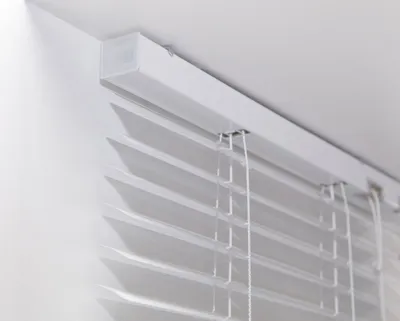 Produktbild von Erfal Aluminium-Jalousie Wand- und Deckenmontage, inklusive Montage-Teile, Alu-Jalousie für Fenster und Türen  B = 60 cm x H = 175 cm weiß