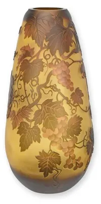 Productafbeelding van A Cameo Glass Vase 'Grape Vine'