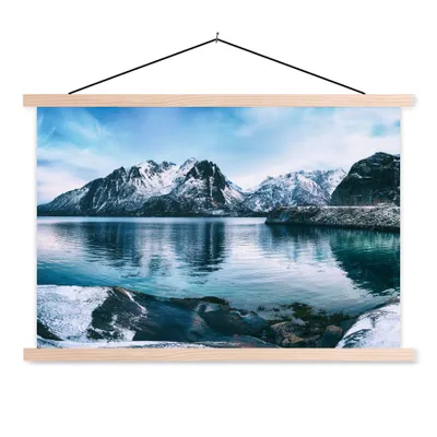 Produktbild von MuchoWow® Textilposter Wasser - Berge - Natur 120x80 cm mit holzfarbenen Rahmen - Aufhängeset