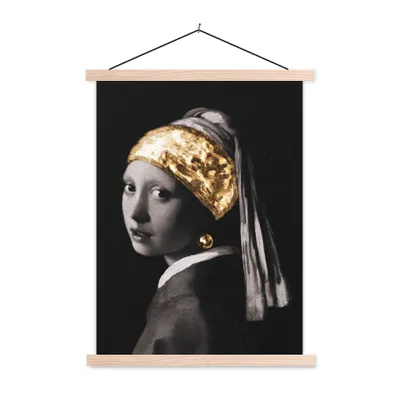 Produktbild von MuchoWow® Textilposter Mädchen mit einem Perlenohrring - Vermeer - Gold 120x160 cm mit holzfarbenen Rahmen - Plakatkarton