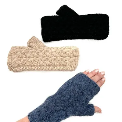 Produktbild von Alpaka Pulswärmer Damen aus 100% Baby-Alpakawolle – Handgefertigte Armstulpen - Wollstulpen -Armstulpen - ZOPFMUSTER SCHWARZ
