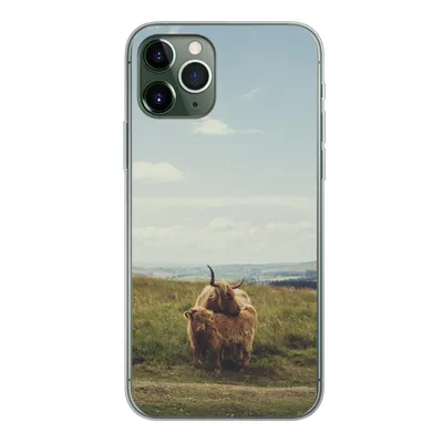 Produktbild von MuchoWow® Handyhülle Schutzhülle Hülle für iPhone 11 Pro Schottische Highlander - Gras - Wolken - Tiere Silikon Softcase Handy Hülle - Handy