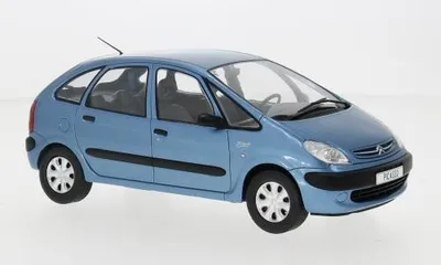 Produktbild von WhiteBox WB124233 - 1/24 / Citroen Xsara Picasso, blau, 1999 - Neu