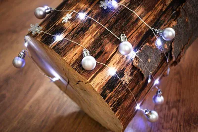 Produktbild von MAGICHOME Kette 20 LED kaltweiß, mit Kugeln und Schneeflocken, silber, 2xAA