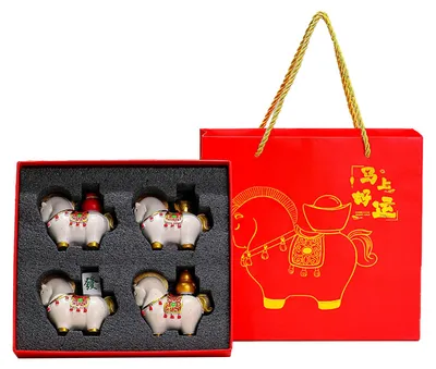 Produktbild von 1/4 Stück Cartoon-Pferdefigur mit Geschenktüte/Box – Glücksbringer im chinesischen Stil – Pony-Statue für Zuhause, Büro oder Schreibtisch – Feng Shui-Dekoration