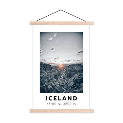 Produktbild von MuchoWow® Textilposter Island - Berge - Sonnenuntergang 120x180 cm mit holzfarbenen Rahmen - Textil-Plakat