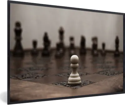Produktbild von MuchoWow® Gerahmtes Poster Weiß verliert mit Schach 90x60 cm - Poster mit Schwarzem Bilderrahmen Wandposter Rahmen Foto Bilder - Fotorahmen - Foto-Plakat
