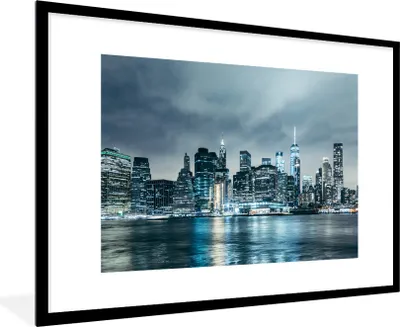 Produktbild von MuchoWow® Gerahmtes Poster New York - Skyline - Winter 90x60 cm - Poster mit Schwarzem Bilderrahmen Wandposter Rahmen Foto Bilder - Wanddekoration - Fotos