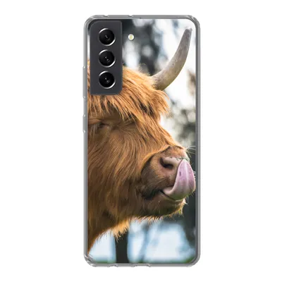 Produktbild von MuchoWow® Handyhülle Schutzhülle Hülle für Samsung Galaxy S21 FE Schottischer Highlander - Nase - Baum Silikon Softcase Handy Hülle - Mobiltelefonhülle