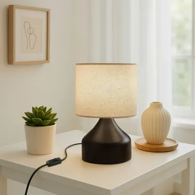 Image de Opviq, lampe de table haut de gamme 100 % métal, couleur crème, hauteur 32 cm, abat-jour 22 x 14 cm, câble de 150 cm, douille E27, 40 W max. | Un design élégant qui s'intègre dans tous les intérieurs.