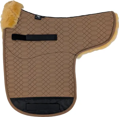 Produktbild von Engel Reitsport Satteldecke SADEK1 Lammfell & Baumwollsteppstoff, Fell in Sattellage, Fellkranz vorne, Camel-Camel-D (Dressur)