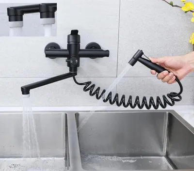 Immagine prodotto di Moderno rubinetto da cucina nero con doccetta e rotazione a 360 gradi