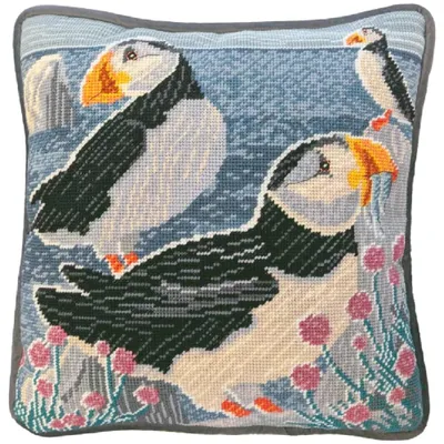 Produktbild von Bothy Threads Gobelin-Stickkissen Stickpackung "Strandnelken auf Klippen", Stickbild vorbedruckt, TLP1, 36x36cm