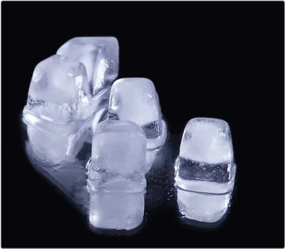 Produktbild von Spritzschutz Herdabdeckplatte Schneidebrett aus Glas Eiswürfel sich spiegelnd 1-Teilig (60x52cm)