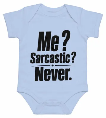 Produktbild von Me? Sarcastic? Never. Sarkasmus Ironie Humor Statement Zynismus Witze Baby Body, Hellblau, 0/3