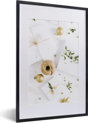 Produktbild von MuchoWow® Gerahmtes Poster Winter - Weihnachten - Geschenk - Weiß 40x60 cm - Poster mit Schwarzem Bilderrahmen Wandposter Rahmen Foto Bilder - Poster in Rahmen