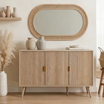 Produktbild von Sideboard ALMA, 120 cm mit 3 Türen, Eiche Finish - Kommode mit Lamellenfront, Wohnzimmer Möbel mit großzügigem Stauraum, Flurschrank aus MDF, Anrichte im skandinavischen Stil