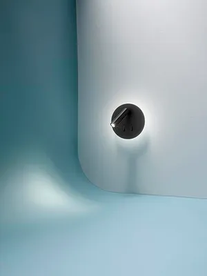Produktbild von Schwarze Metall-Wandleuchte, modernes Design mit integriertem, verstellbarem 6W+3W-LED-Spot, 3000K warmes Licht - Perenz