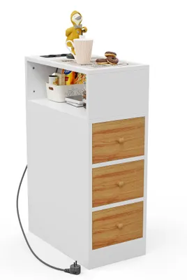 Image de Table de chevet étroite - Table d'appoint - 1 compartiment ouvert - 3 tiroirs - Multiprise - Structure en bois - Bois naturel