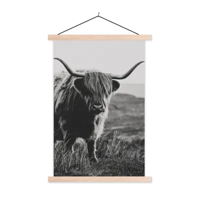 Produktbild von MuchoWow® Textilposter Schottischer Hochlandbewohner - Natur - Kühe - Tiere - Schwarz und weiß 40x60 cm mit holzfarbenen Rahmen - Poster