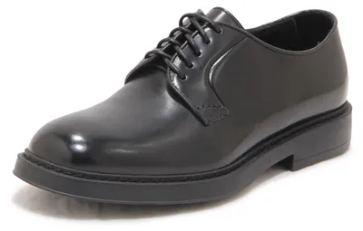 Imagen del producto de Q1758. Zapato de cordones para hombre, marca Doucal's, color negro