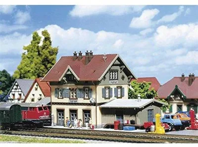 Productafbeelding van Modelbouwpakket Treinstation met 213 Onderdelen - Modelspooraccessoires